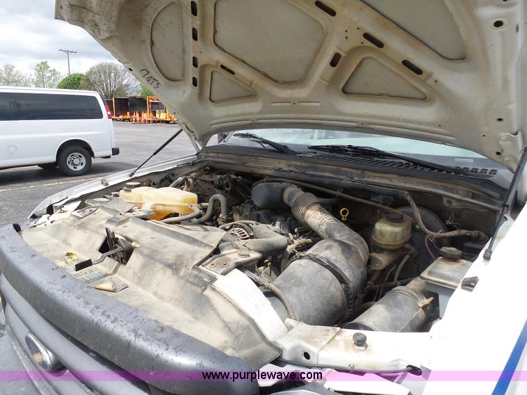 image for item K7951 2003 Ford F250 Crew Cab pickup truck