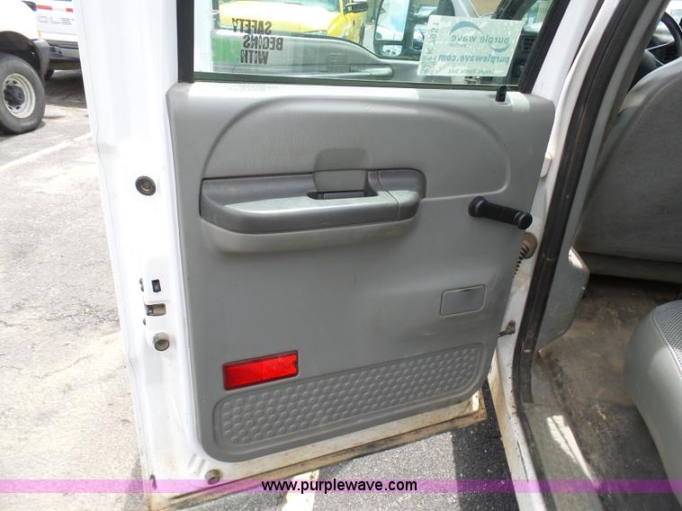 image for item K7951 2003 Ford F250 Crew Cab pickup truck