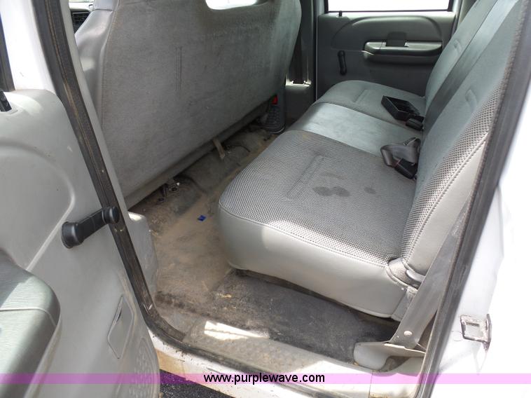 image for item K7951 2003 Ford F250 Crew Cab pickup truck