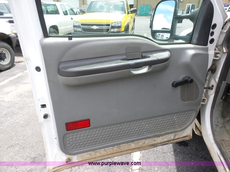 image for item K7951 2003 Ford F250 Crew Cab pickup truck