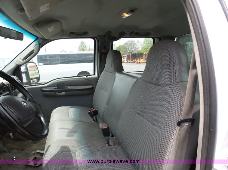 image for item K7951 2003 Ford F250 Crew Cab pickup truck