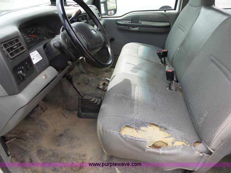 image for item K7951 2003 Ford F250 Crew Cab pickup truck