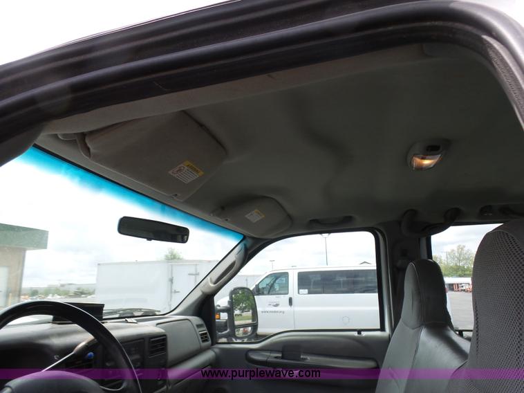 image for item K7951 2003 Ford F250 Crew Cab pickup truck