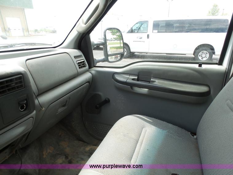 image for item K7951 2003 Ford F250 Crew Cab pickup truck