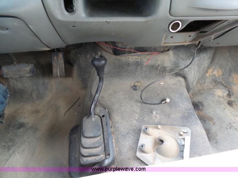 image for item K7951 2003 Ford F250 Crew Cab pickup truck