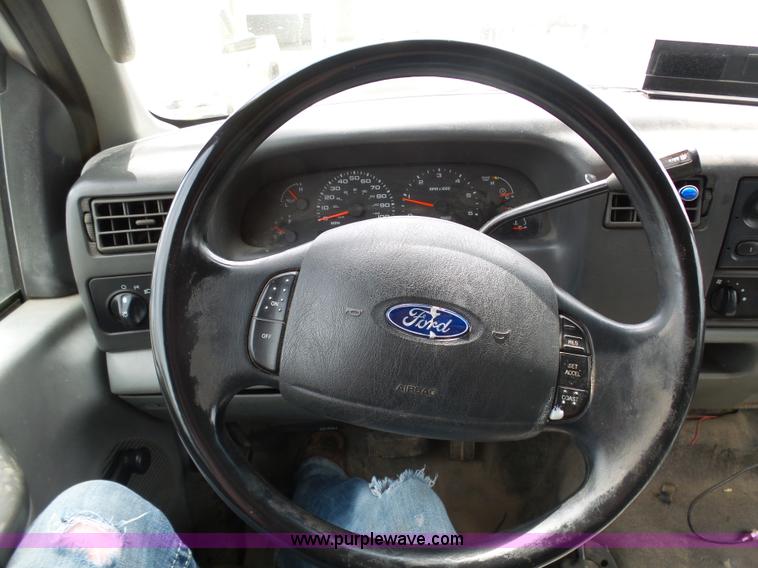 image for item K7951 2003 Ford F250 Crew Cab pickup truck