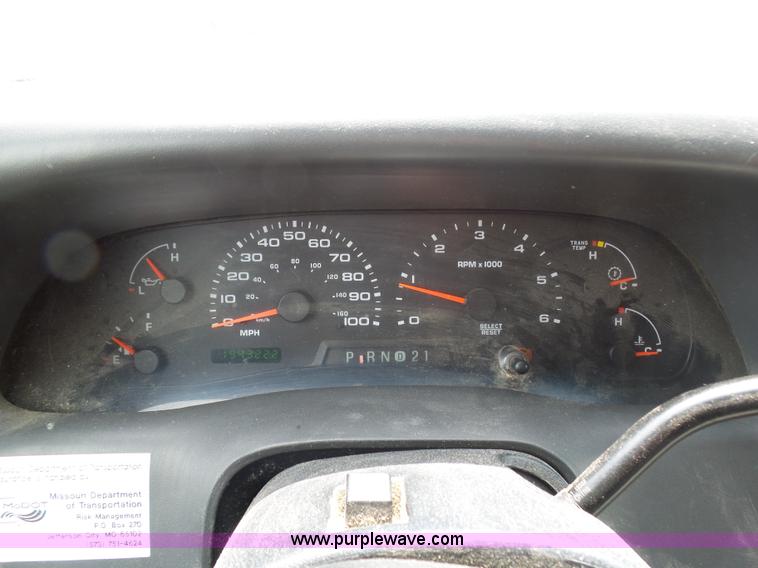 image for item K7951 2003 Ford F250 Crew Cab pickup truck