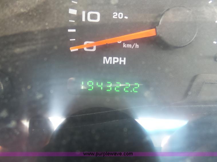 image for item K7951 2003 Ford F250 Crew Cab pickup truck