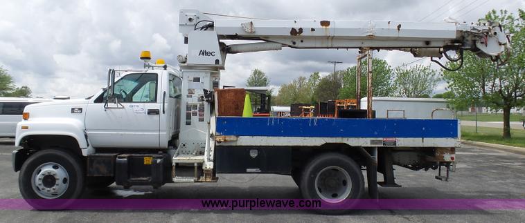 image for item K7953 2002 Chevrolet C7500 derrick digger truck
