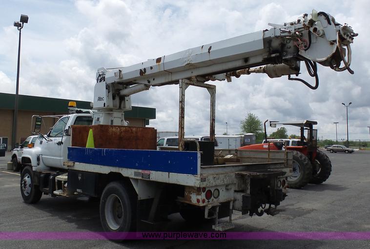 image for item K7953 2002 Chevrolet C7500 derrick digger truck