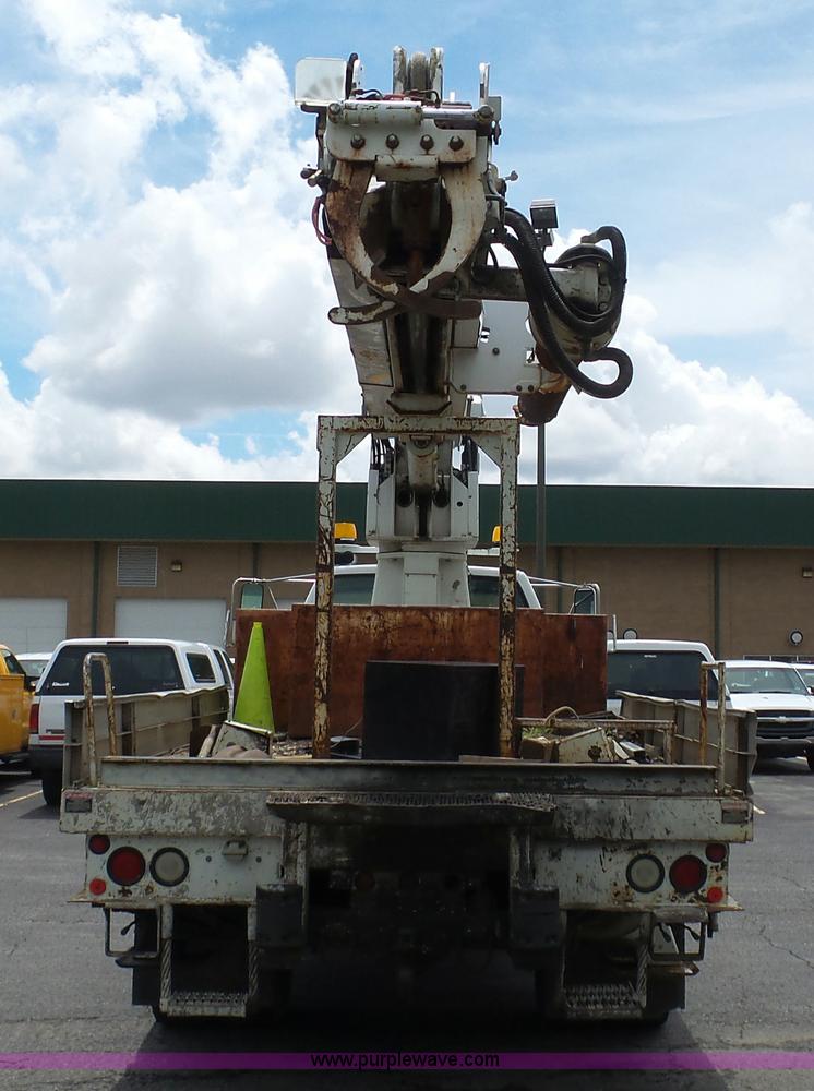 image for item K7953 2002 Chevrolet C7500 derrick digger truck