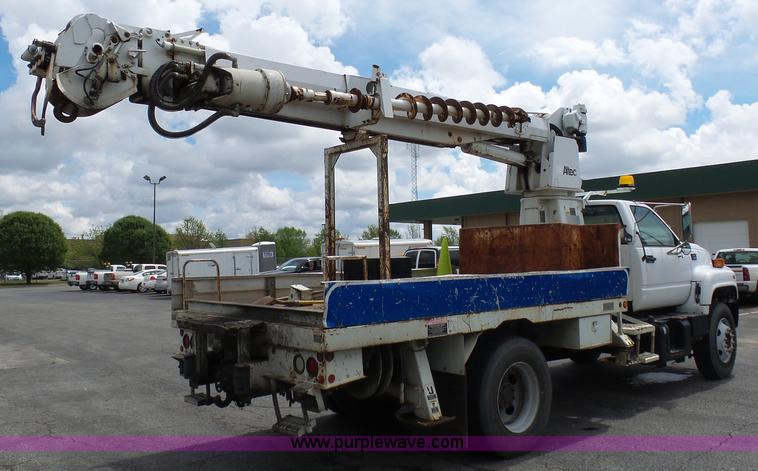 image for item K7953 2002 Chevrolet C7500 derrick digger truck