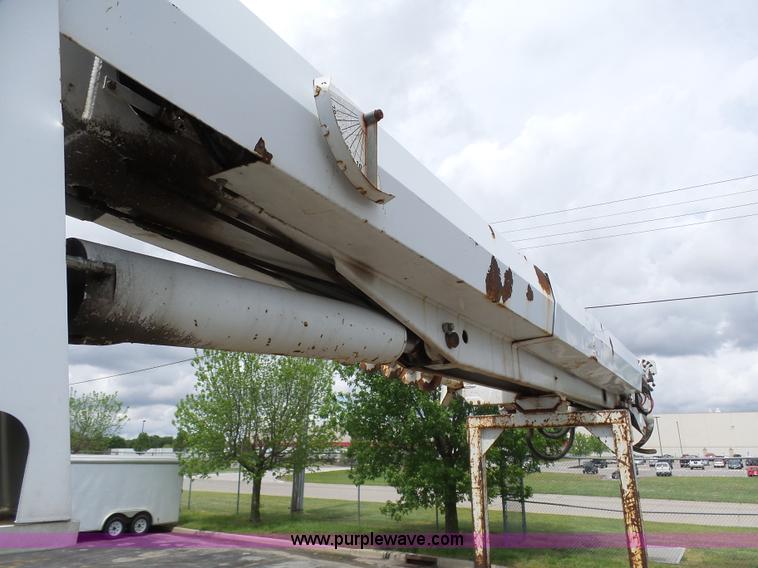 image for item K7953 2002 Chevrolet C7500 derrick digger truck