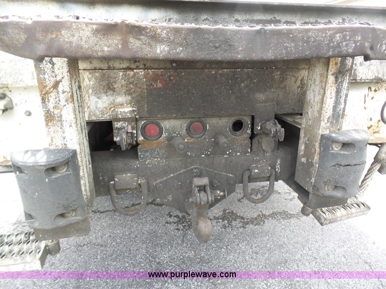 image for item K7953 2002 Chevrolet C7500 derrick digger truck