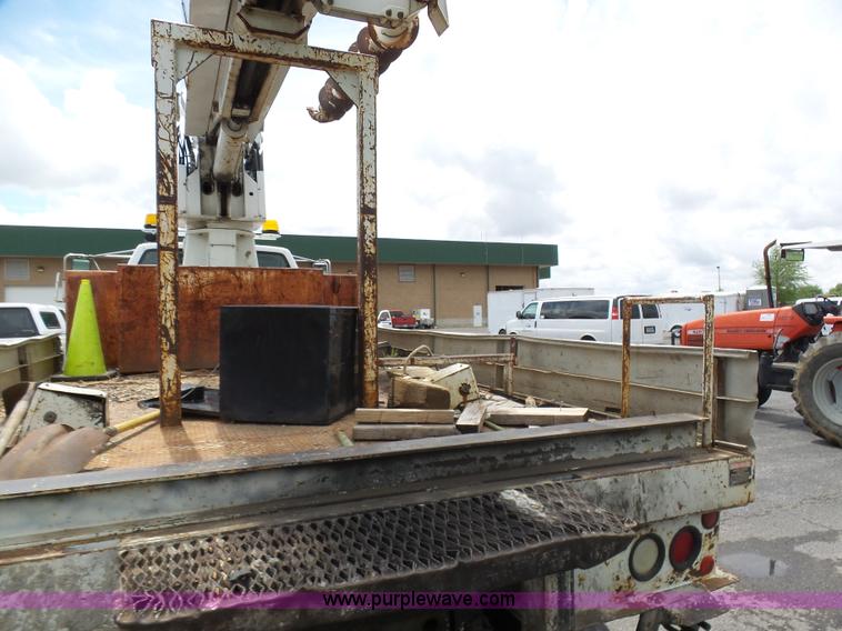 image for item K7953 2002 Chevrolet C7500 derrick digger truck