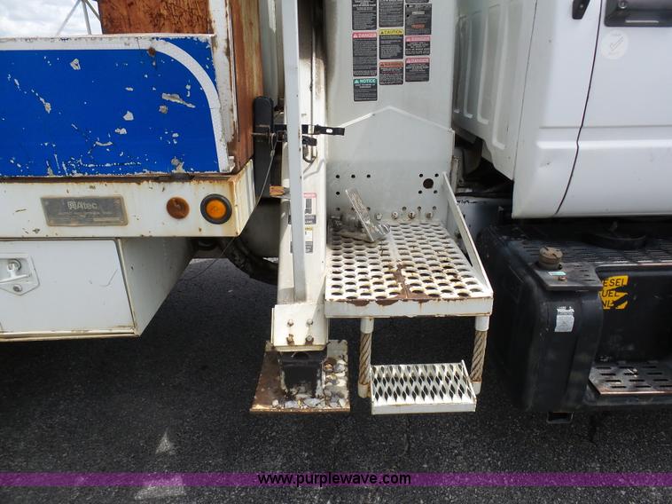 image for item K7953 2002 Chevrolet C7500 derrick digger truck