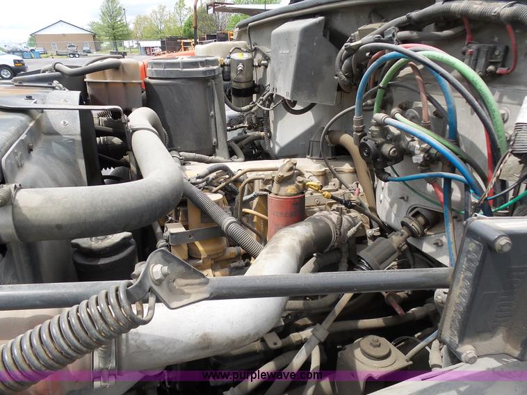 image for item K7953 2002 Chevrolet C7500 derrick digger truck