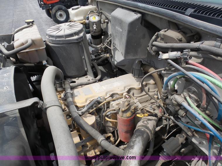 image for item K7953 2002 Chevrolet C7500 derrick digger truck