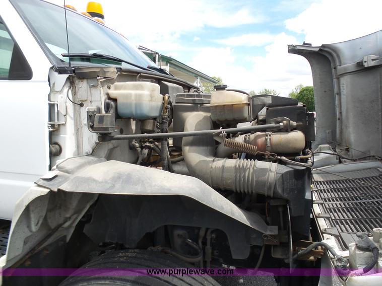 image for item K7953 2002 Chevrolet C7500 derrick digger truck