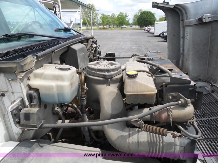 image for item K7953 2002 Chevrolet C7500 derrick digger truck