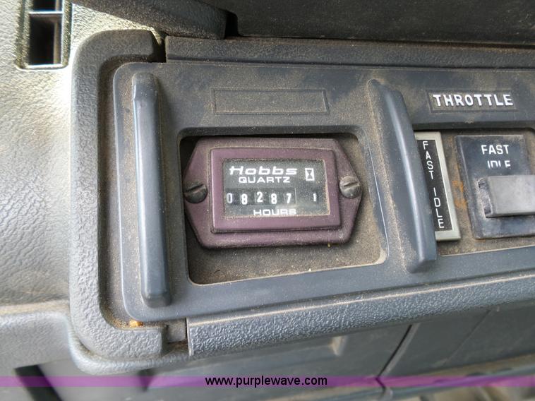 image for item K7953 2002 Chevrolet C7500 derrick digger truck