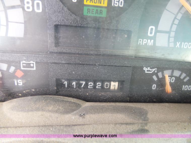 image for item K7953 2002 Chevrolet C7500 derrick digger truck