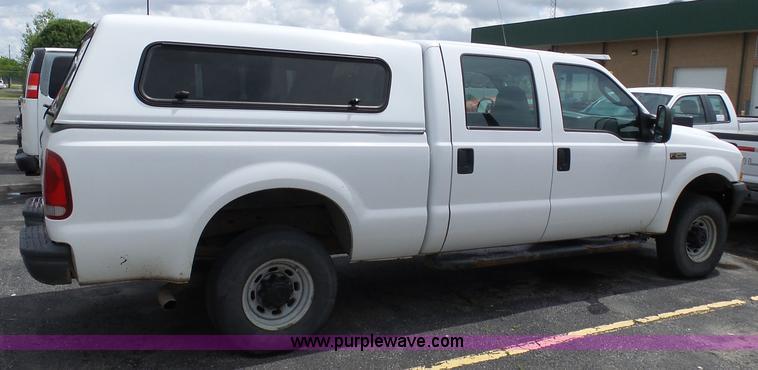 image for item K7954 2004 Ford F250 Super Duty Crew Cab pickup truck