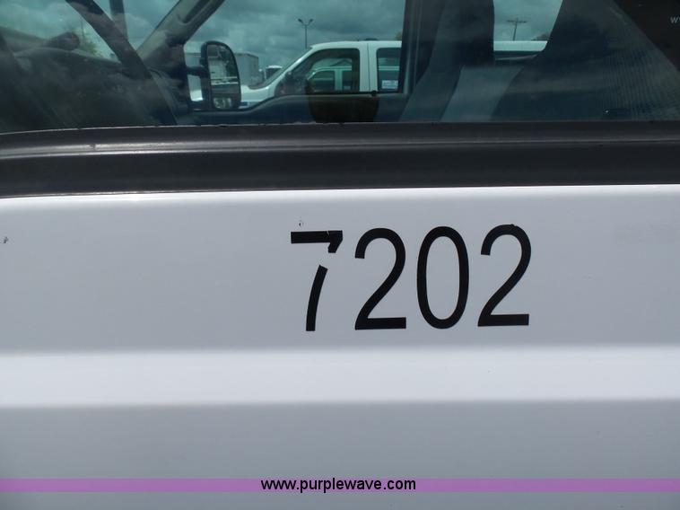 image for item K7954 2004 Ford F250 Super Duty Crew Cab pickup truck