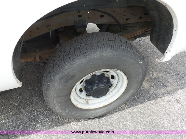 image for item K7954 2004 Ford F250 Super Duty Crew Cab pickup truck
