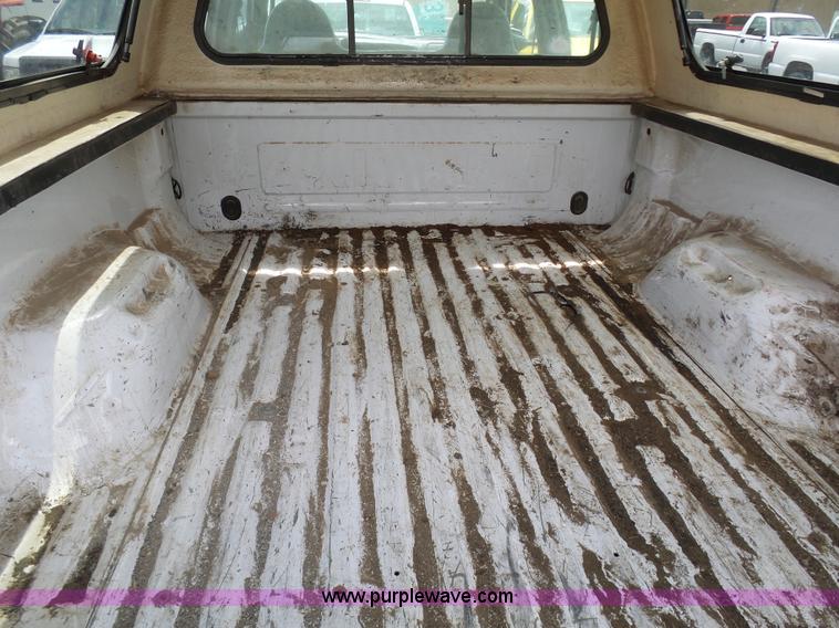 image for item K7954 2004 Ford F250 Super Duty Crew Cab pickup truck