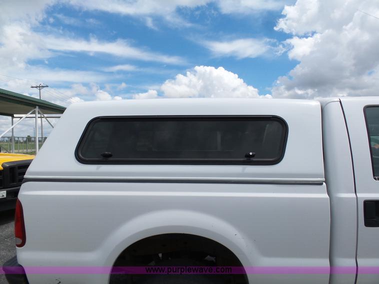 image for item K7954 2004 Ford F250 Super Duty Crew Cab pickup truck