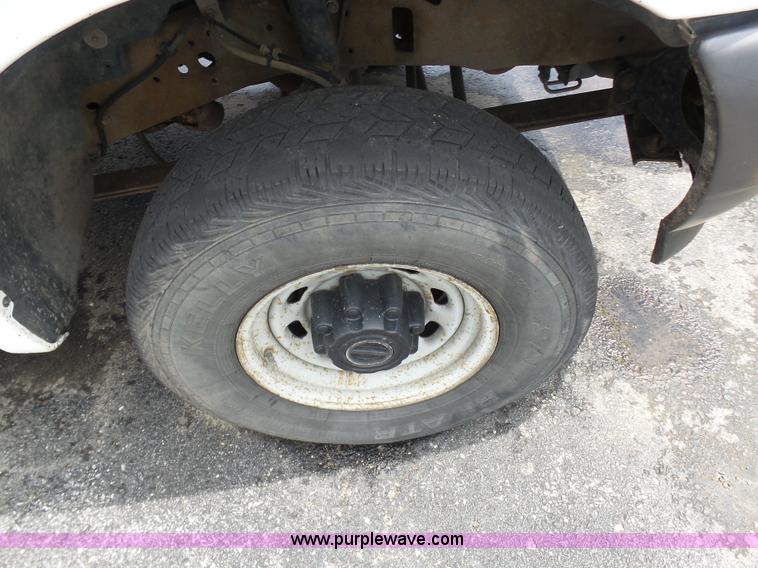 image for item K7954 2004 Ford F250 Super Duty Crew Cab pickup truck