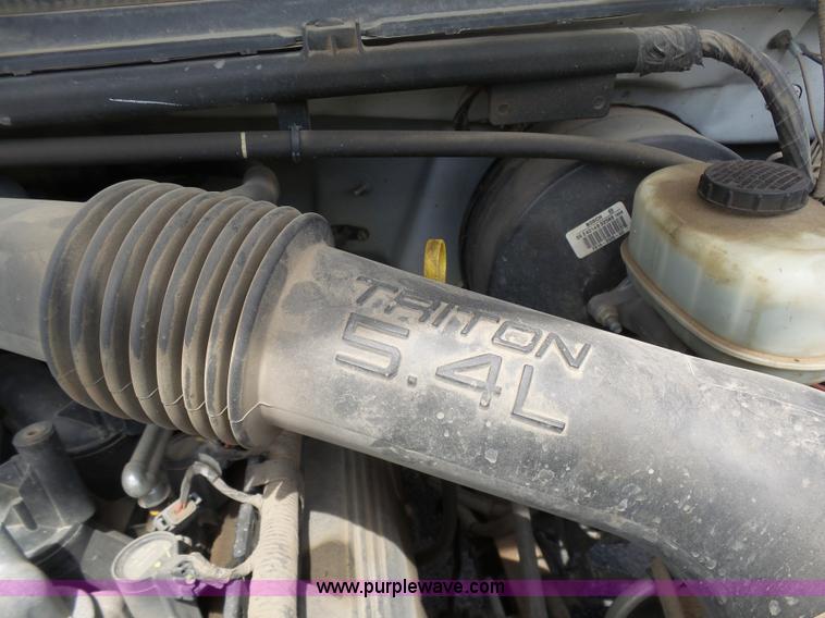 image for item K7954 2004 Ford F250 Super Duty Crew Cab pickup truck