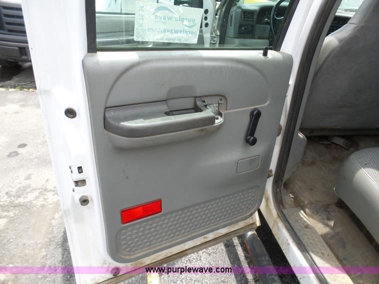 image for item K7954 2004 Ford F250 Super Duty Crew Cab pickup truck