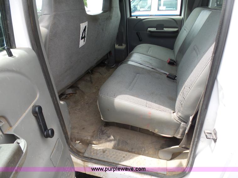 image for item K7954 2004 Ford F250 Super Duty Crew Cab pickup truck