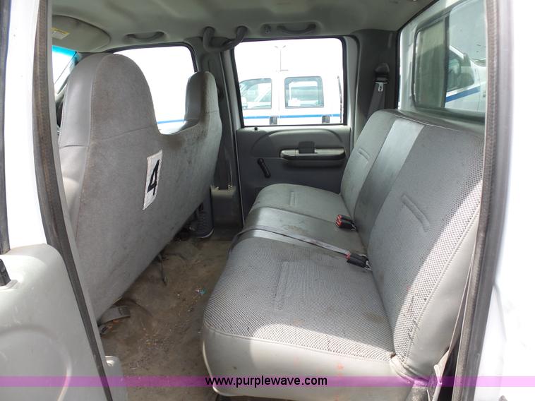 image for item K7954 2004 Ford F250 Super Duty Crew Cab pickup truck