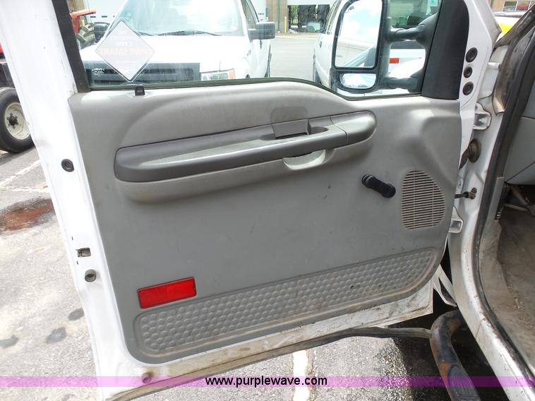 image for item K7954 2004 Ford F250 Super Duty Crew Cab pickup truck