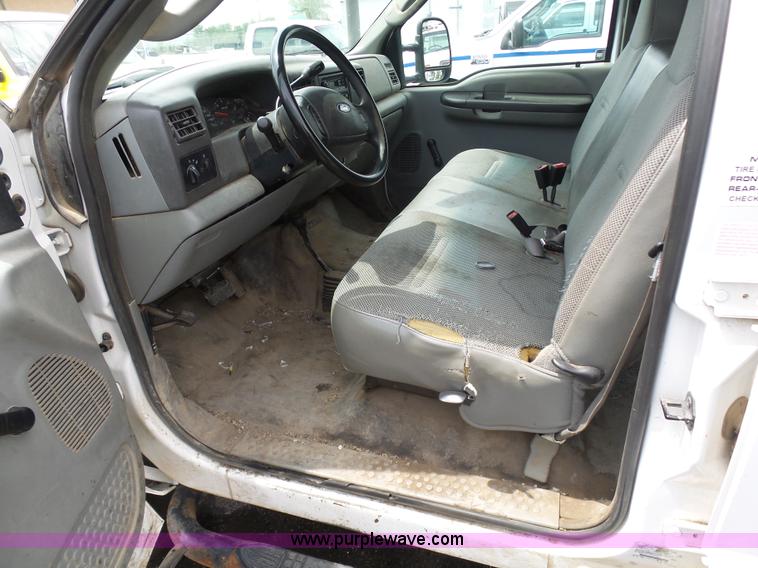 image for item K7954 2004 Ford F250 Super Duty Crew Cab pickup truck