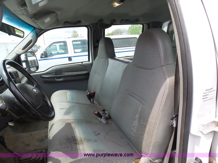 image for item K7954 2004 Ford F250 Super Duty Crew Cab pickup truck