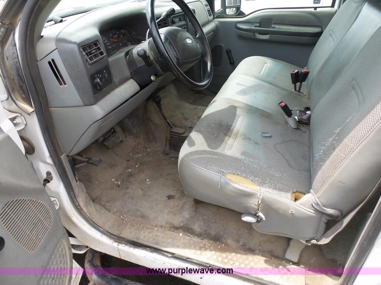 image for item K7954 2004 Ford F250 Super Duty Crew Cab pickup truck