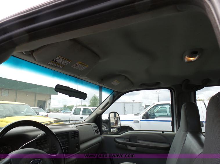 image for item K7954 2004 Ford F250 Super Duty Crew Cab pickup truck