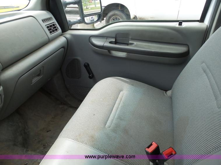 image for item K7954 2004 Ford F250 Super Duty Crew Cab pickup truck