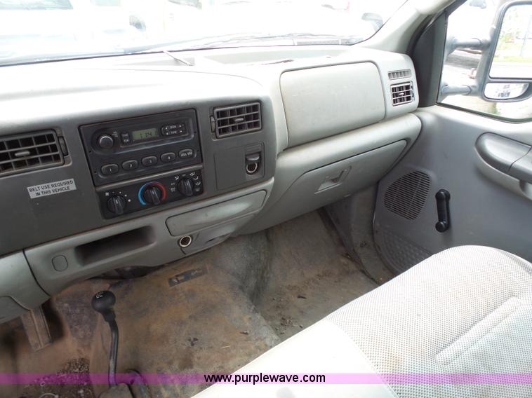 image for item K7954 2004 Ford F250 Super Duty Crew Cab pickup truck