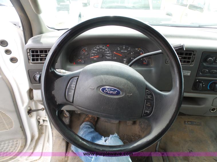 image for item K7954 2004 Ford F250 Super Duty Crew Cab pickup truck