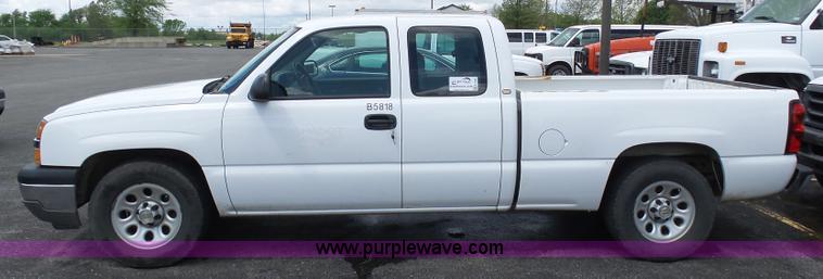 image for item K7955 2005 Chevrolet Silverado 1500 Ext. Cab pickup truck