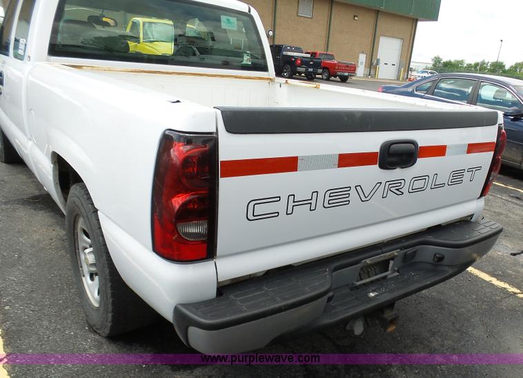 image for item K7955 2005 Chevrolet Silverado 1500 Ext. Cab pickup truck
