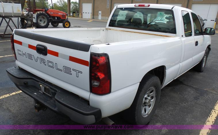 image for item K7955 2005 Chevrolet Silverado 1500 Ext. Cab pickup truck