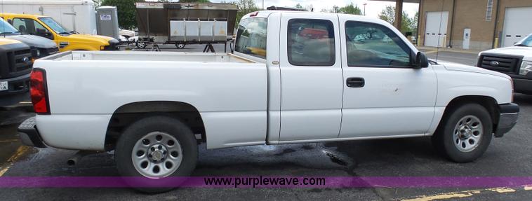 image for item K7955 2005 Chevrolet Silverado 1500 Ext. Cab pickup truck