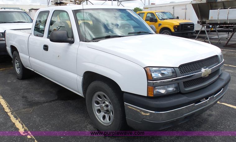 image for item K7955 2005 Chevrolet Silverado 1500 Ext. Cab pickup truck
