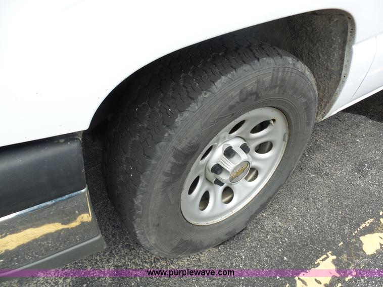 image for item K7955 2005 Chevrolet Silverado 1500 Ext. Cab pickup truck